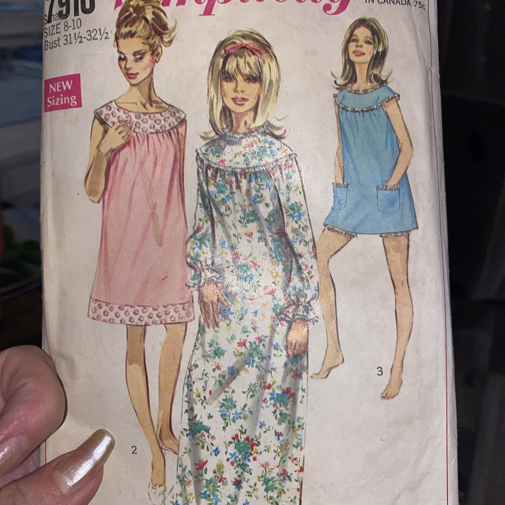 Vintage Simplicity 7910 Nightgown Sewing Pattern Misses 8-10 Cut 1968 1960s